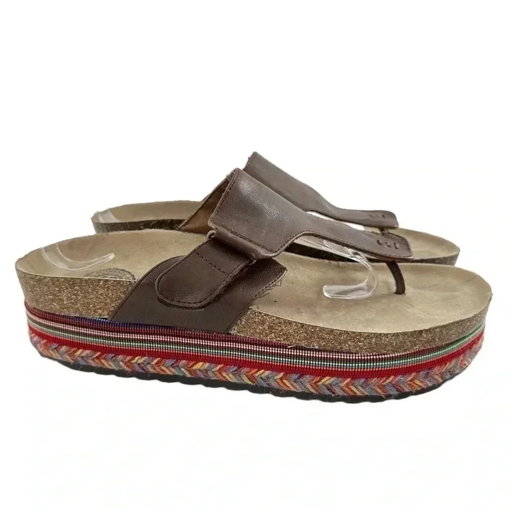 So sandals size 10 brown faux leather t-strap chunky flatforms vintage y2K 90s